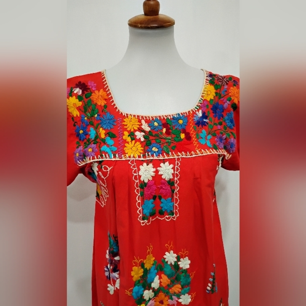 VINTAGE EMBROIDERED MEXICAN MAXI DRESS - Picture 4 of 7